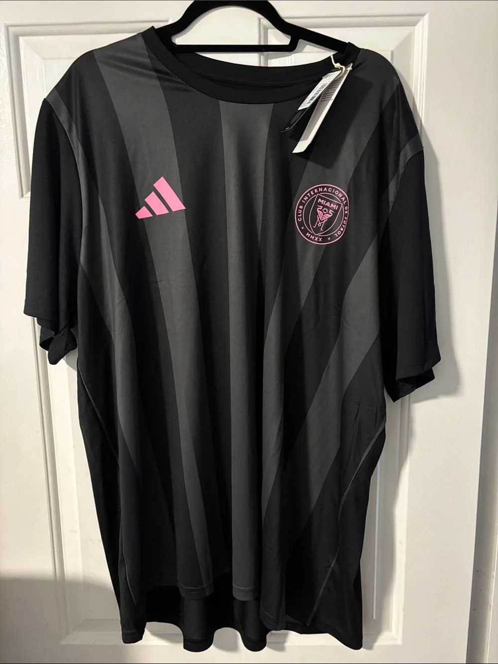 Leo Messi Adidas Men’s Black & Pink Striped Soccer Jersey #10 NWT